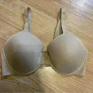 Assets red hot label by spanx bra 38D good condition nude front clasp closure